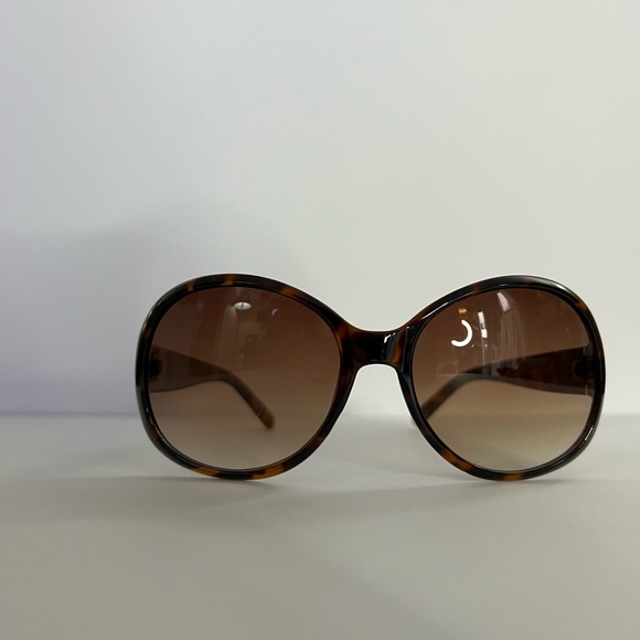 Tahari Oval Oversized Tortoise Shell Sunglasses - Picture 2 of 12